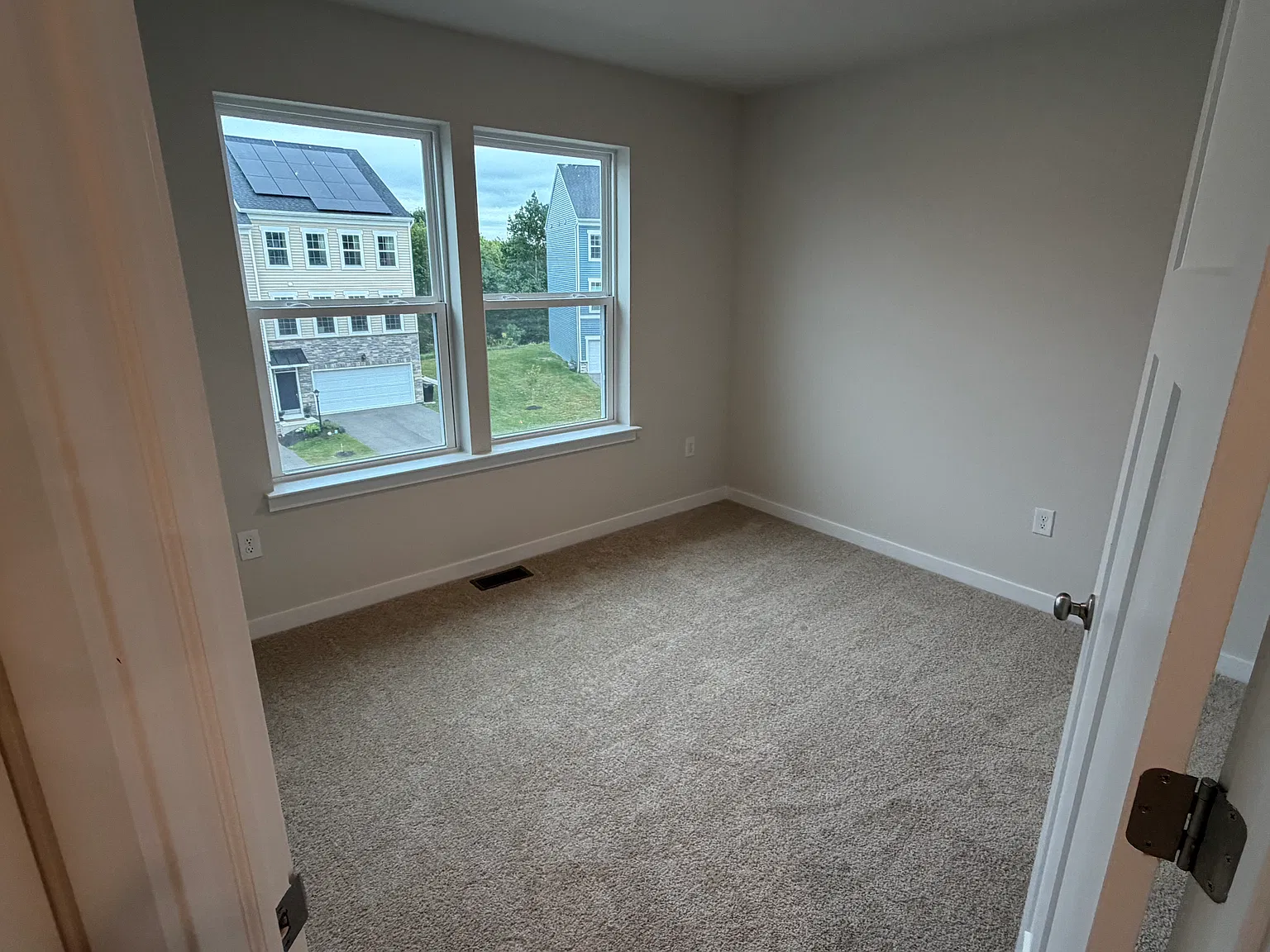 3 bed, 2208 sqft, $2,700 — Photo 4