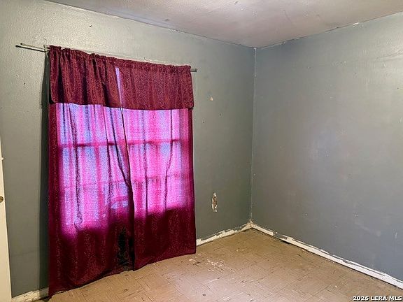 5th image of 1013 E Huntington St