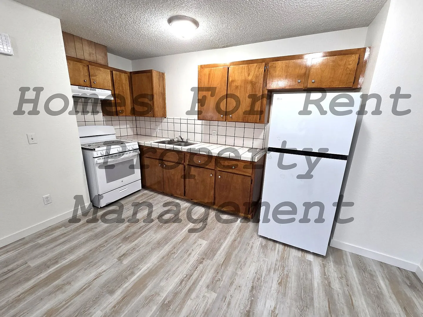 154, 158, 162 G St. Apartments — Photo 3