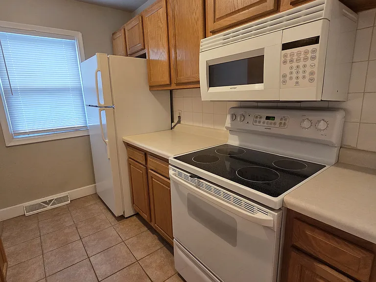 5526 Cedar St — Photo 8
