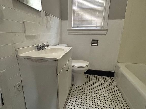 3rd image of 516 S Church St