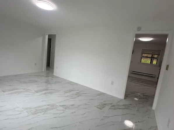 211 Kent Rd APT D, New Milford, CT 06776