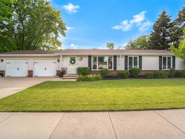 795 Greenfield Trl, Oshkosh, WI 54904