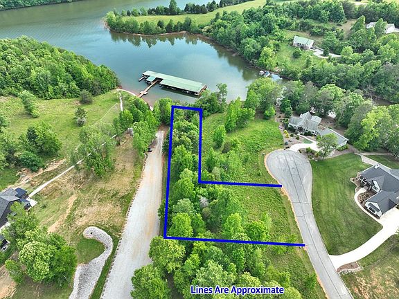3rd image of 211 Blue Heron Dr