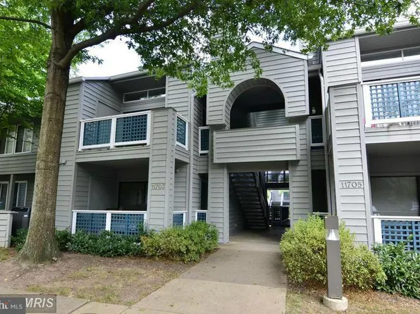 11703 E Summerchase Cir, Reston, VA 20194