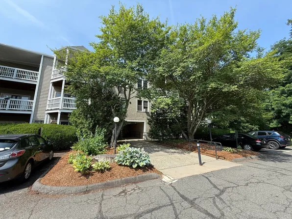23 Randolph Pl APT 108, Northampton, MA 01060