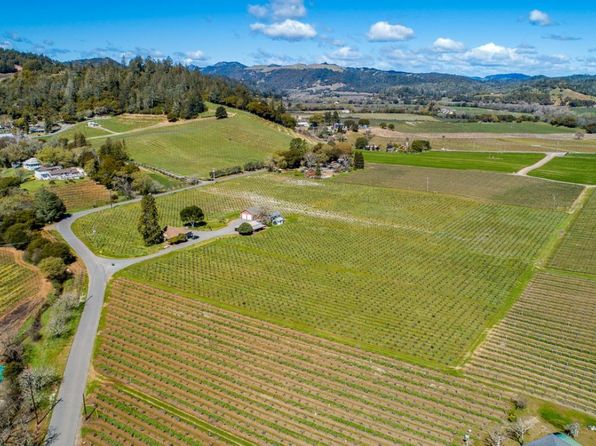 8236 W Dry Creek Rd, Healdsburg, CA 95448