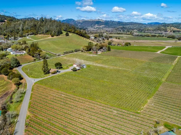 8236 W Dry Creek Road, Healdsburg, CA 95448