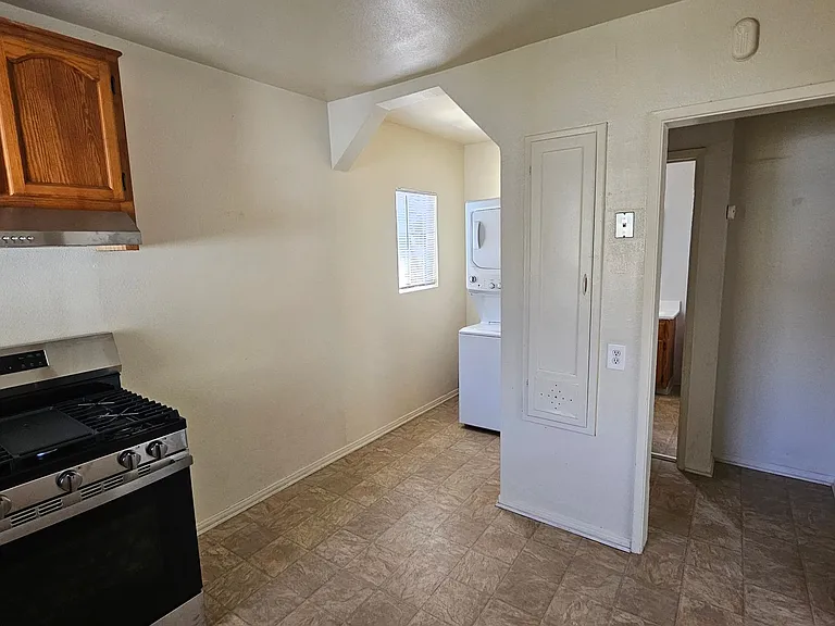 2522 2522 1/2mlancaster Ave — Photo 12