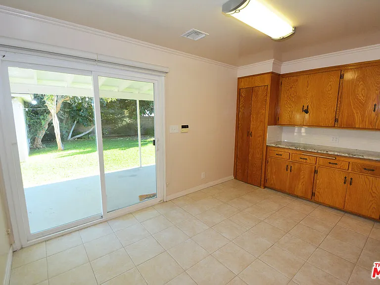 12944 Haynes St — Photo 8