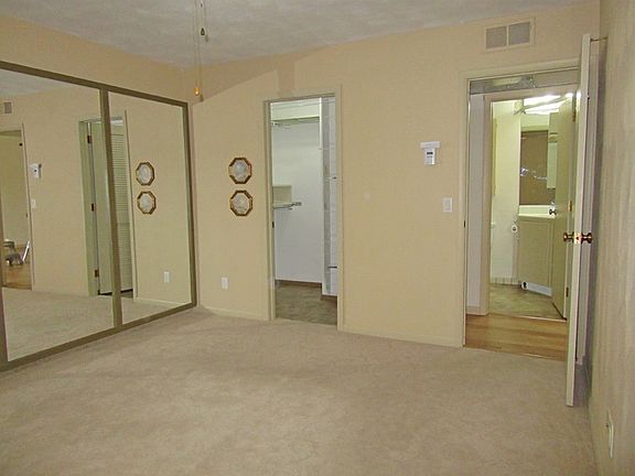 4th image of 1609 Sawyer Dr