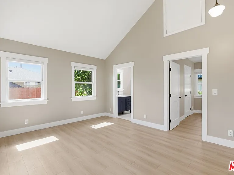 3102 5th Ave #3104 — Photo 9