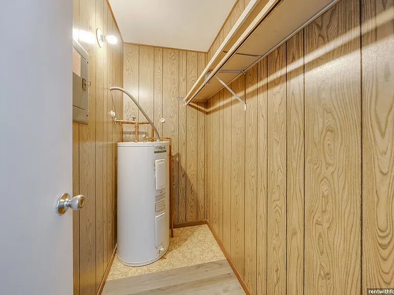 1031 Hunt Ave — Photo 22