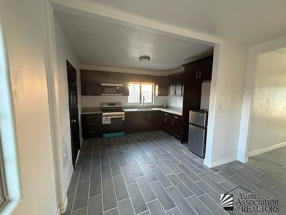 3rd image of 2624 W 4th Pl