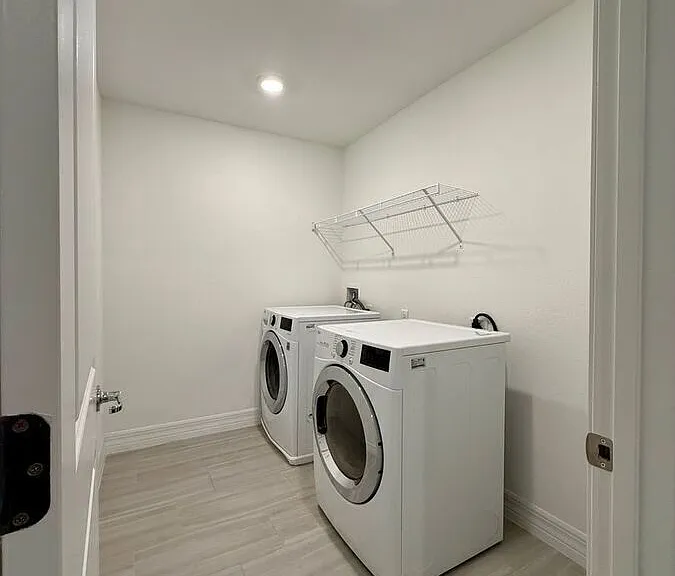 677 Blind Oak Cir — Photo 16