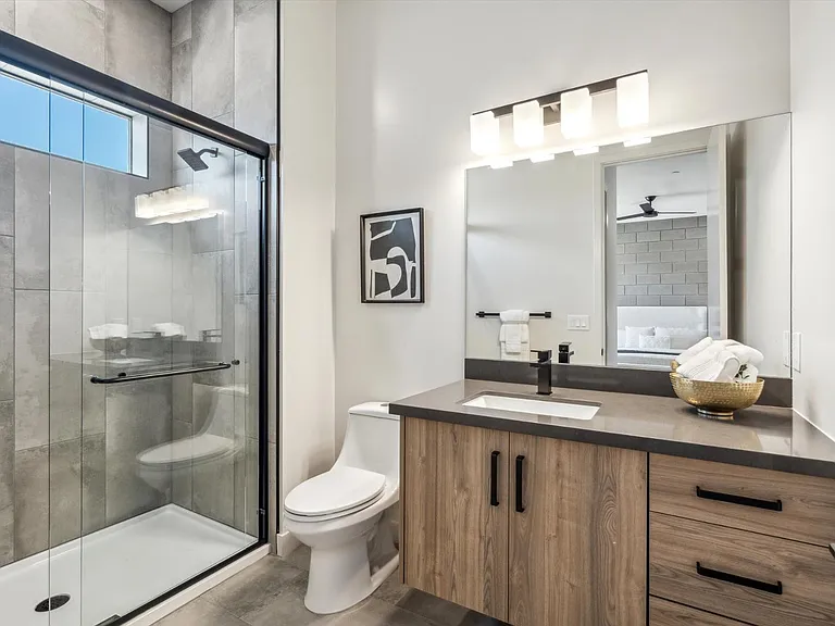 377 E Windsor Ave #5 — Photo 13