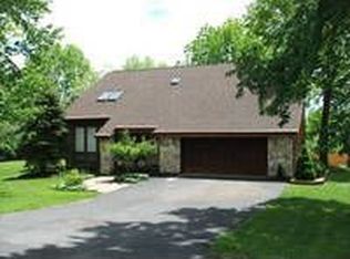 221 Edgemont Rd, Stroudsburg, PA 18360