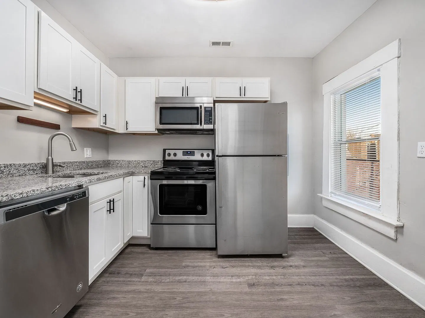 2 bed, 1.0 bath, $1,150 — Photo 3