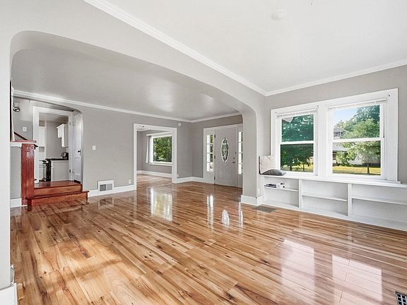 3rd image of 414 W Rudisill Blvd