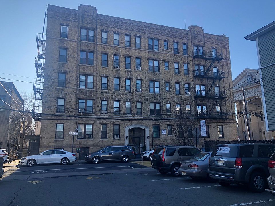 2nd image of 509 47th St APT 25