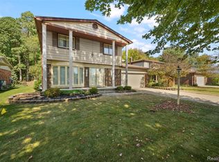 42990 Arlington Rd, Canton, MI 48187
