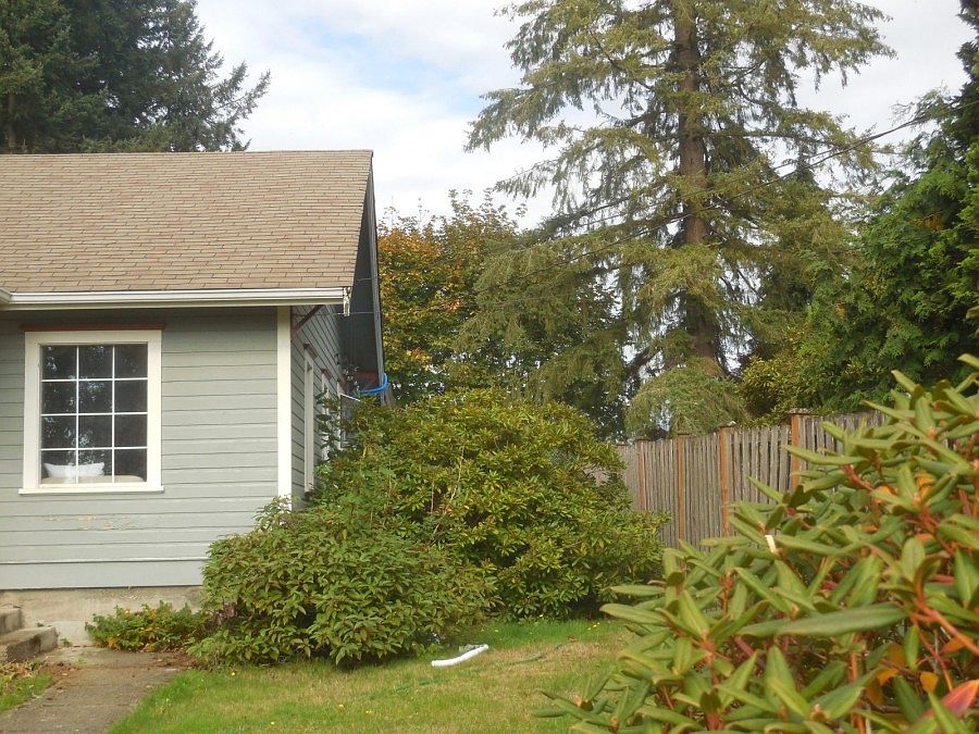 2nd image of 909 E 5th St