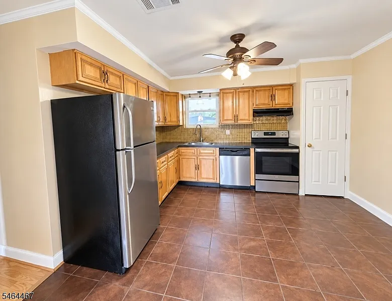 2 bed, $2,000 — Photo 2
