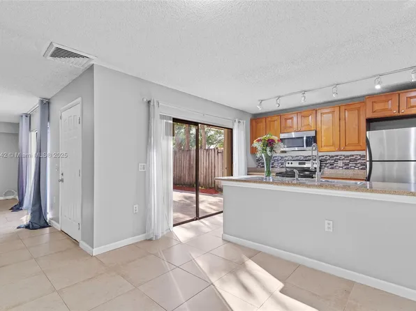 855 Blue Ridge Cir #855, West Palm Beach, FL 33409