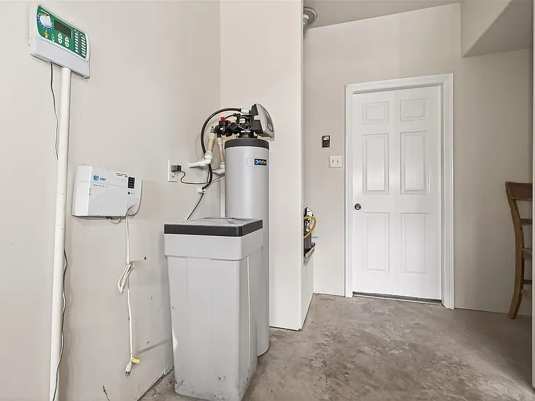 24526 Avellino Ct — Photo 44