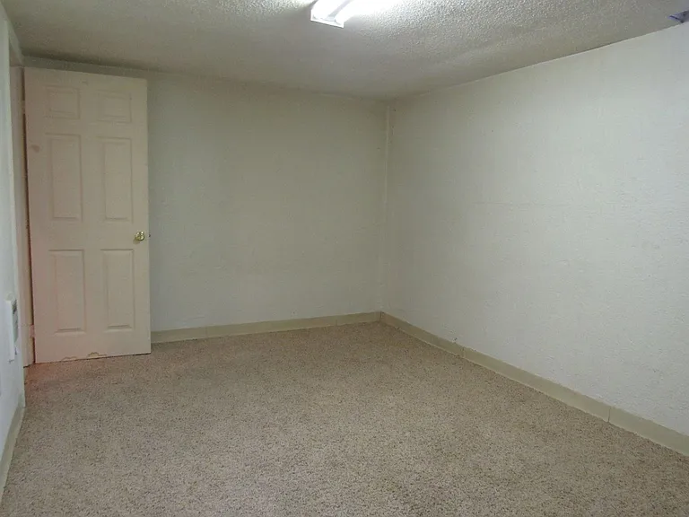 226 N Lennox St — Photo 10