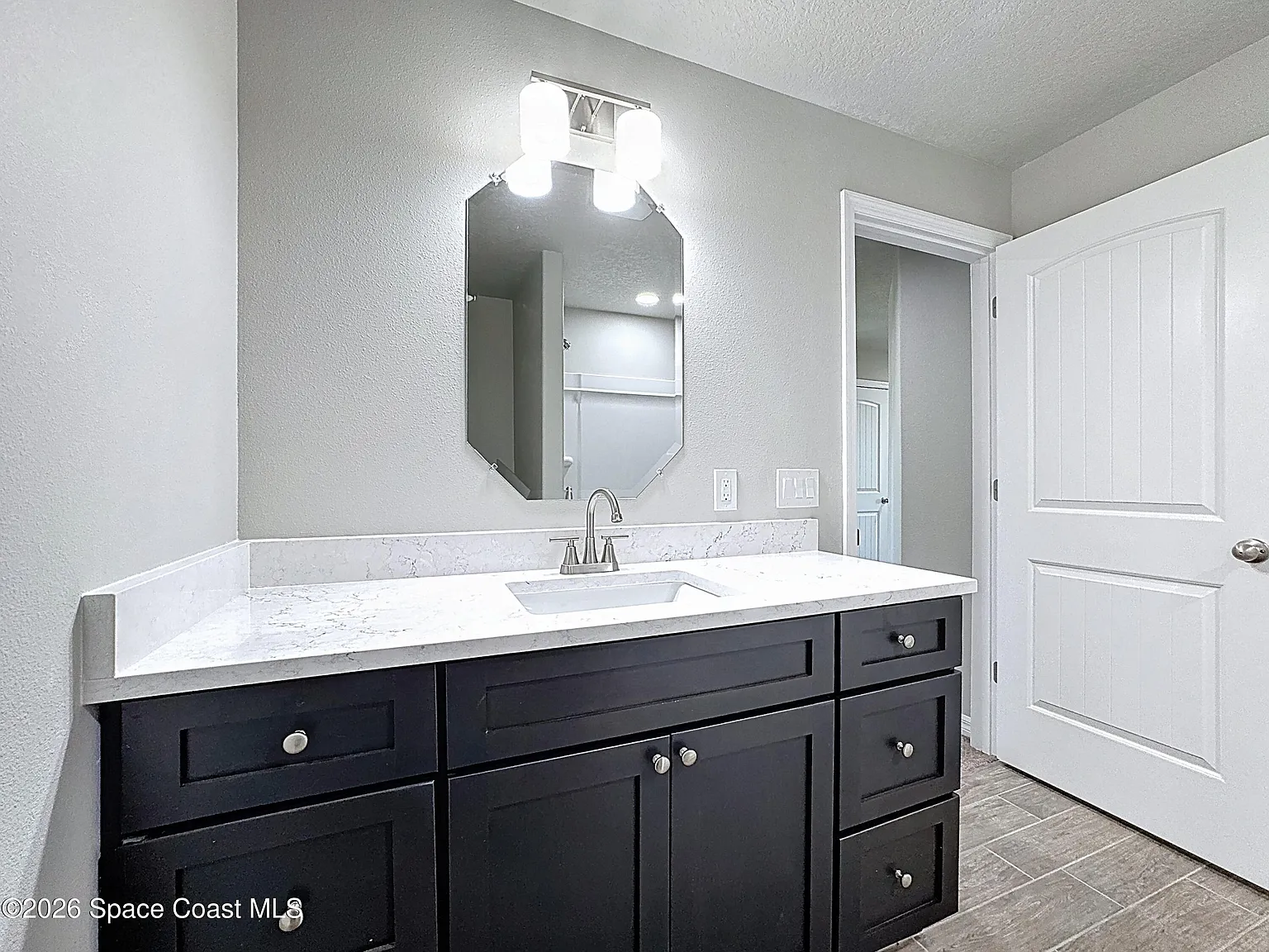 4 bed, 2.5 bath, 1666 sqft, $2,300 — Photo 4