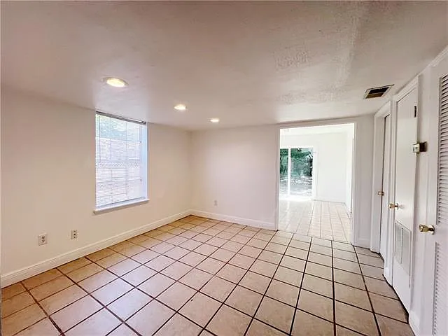 1107 Carrollton Ave — Photo 5