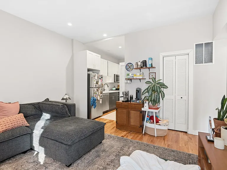 920 W Oakdale — Photo 23