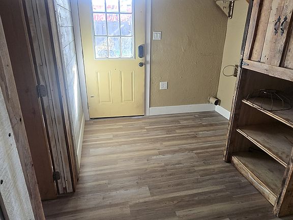 3rd image of 3030 Farris Ave