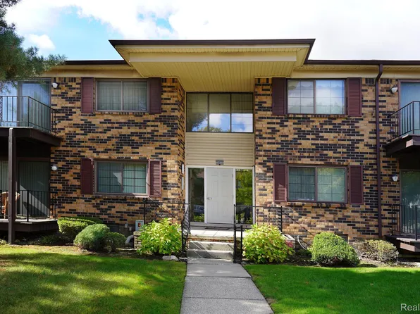 30035 Wildbrook Dr APT 205, Southfield, MI 48034