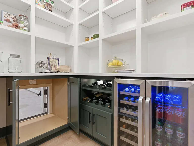 2134 E Beaumont St — Photo 17