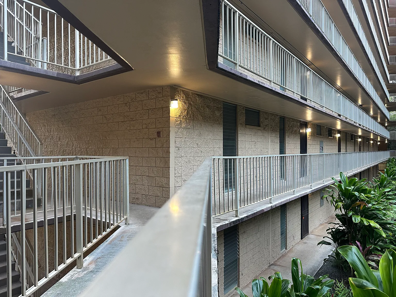 3 bed, 1023 sqft, $2,995 — Photo 2