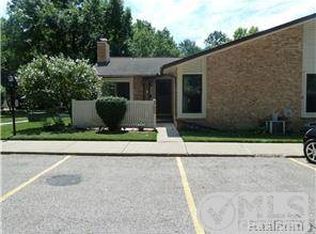 37600 Barkridge Cir, Westland, MI 48185