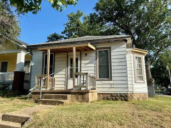 424 W Harvey Ave, Wellington, KS 67152