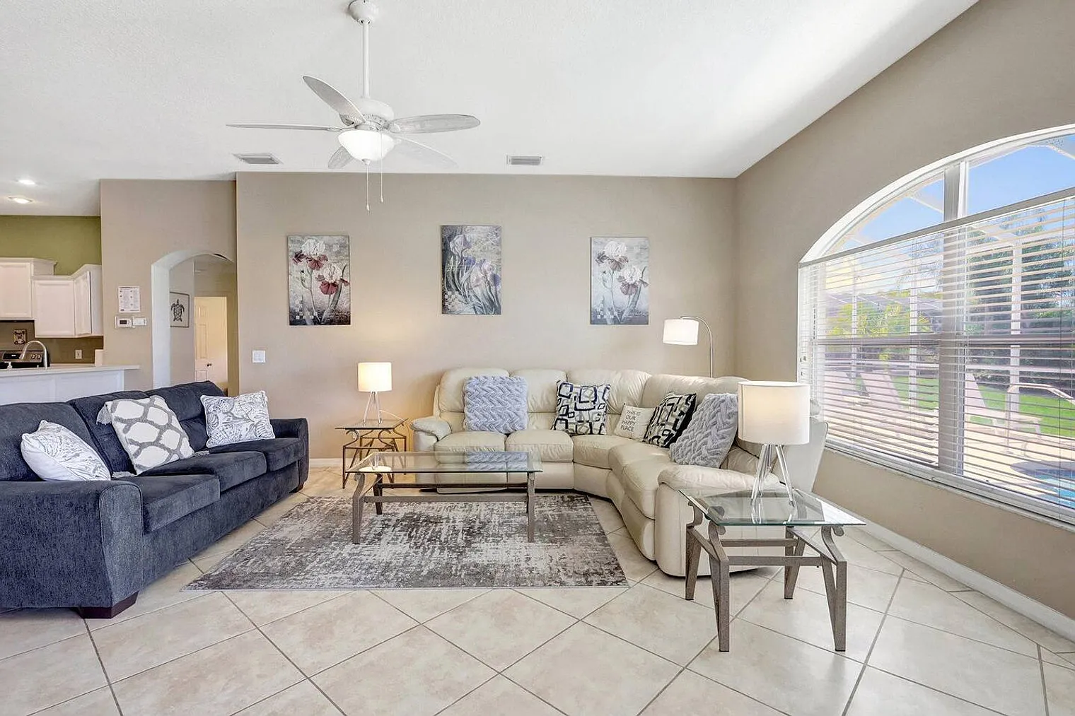 5 bed, 2.0 bath, 16447 sqft, $4,068 — Photo 2