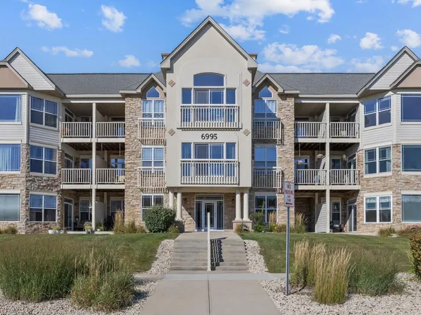 6995 South Riverwood BOULEVARD #S-301, Franklin, WI 53132