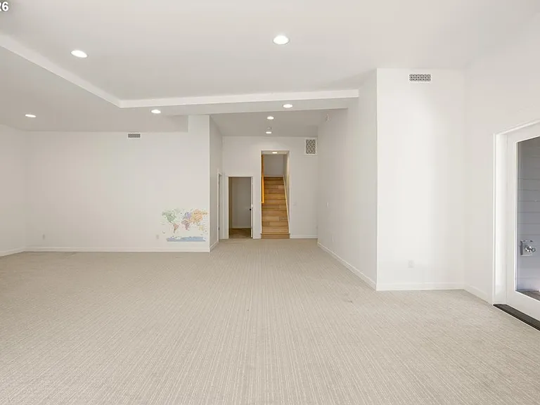 3718 SW Hillside Dr — Photo 41