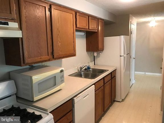 3rd image of 59 Kenwood Dr