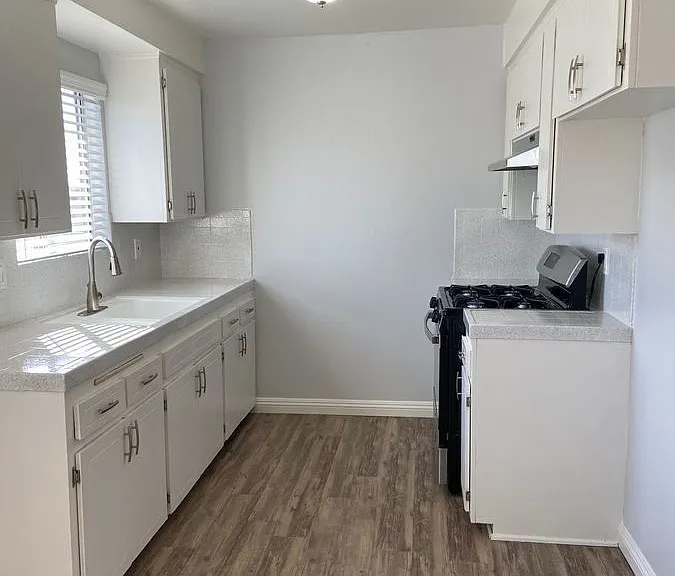 13229 Doty Ave #10 — Photo 7