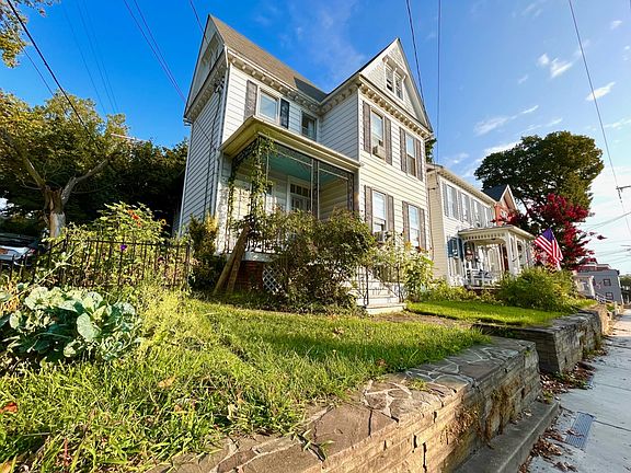 Perfect spot for front yard sun flowers!