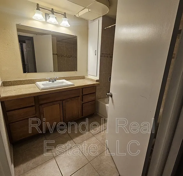 2279 Kendall St — Photo 12
