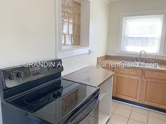 5th image of 1712 Broadway Ave #A
