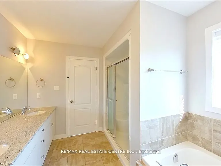 1560 Finley Cres — Photo 13