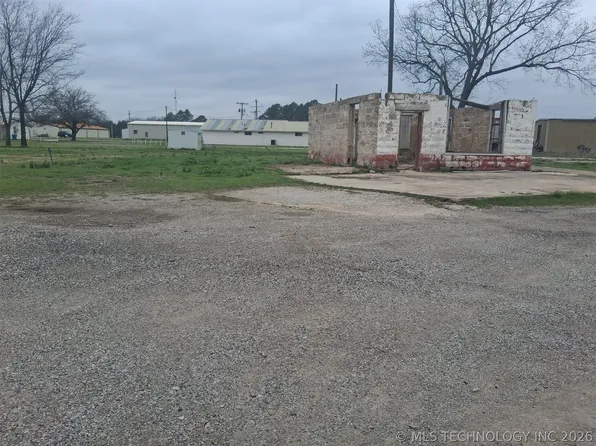 205 S Broadway St, Coalgate, OK 74538