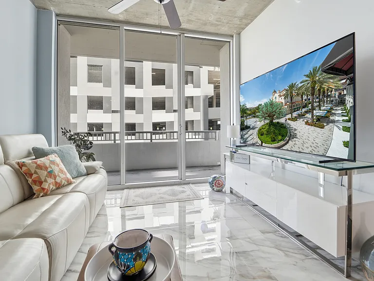 300 S Australian Ave #419 — Photo 4